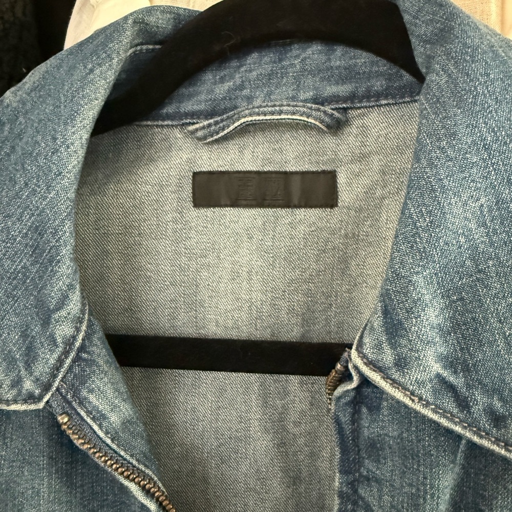 Uniqlo Men's Light Blue Denim Bomber Jacket - Picture 3 of 5